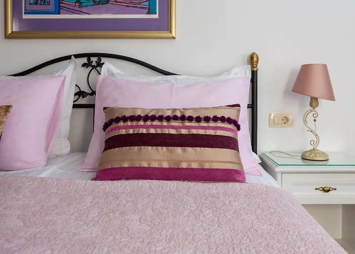 Romantic Luxury Rooms