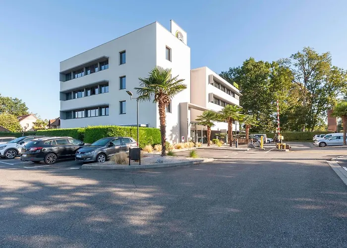 B&B HOTEL Pau Zénith
