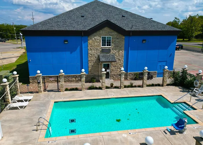 Madill Hotels