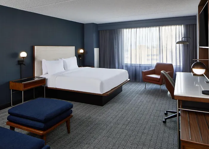 Courtyard By Marriott Detroit Downtown Hotel