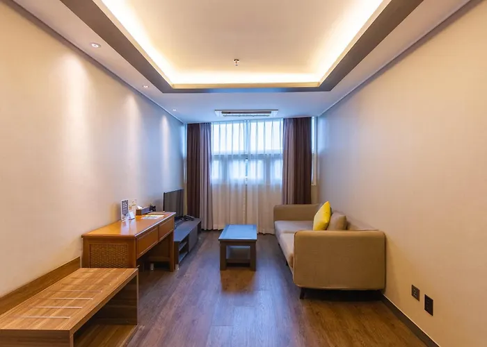 Xenia Hotel Clark