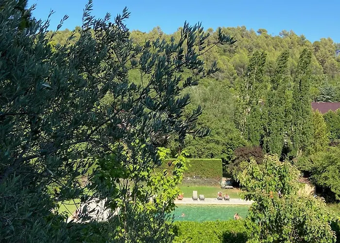Hôtels à Goult