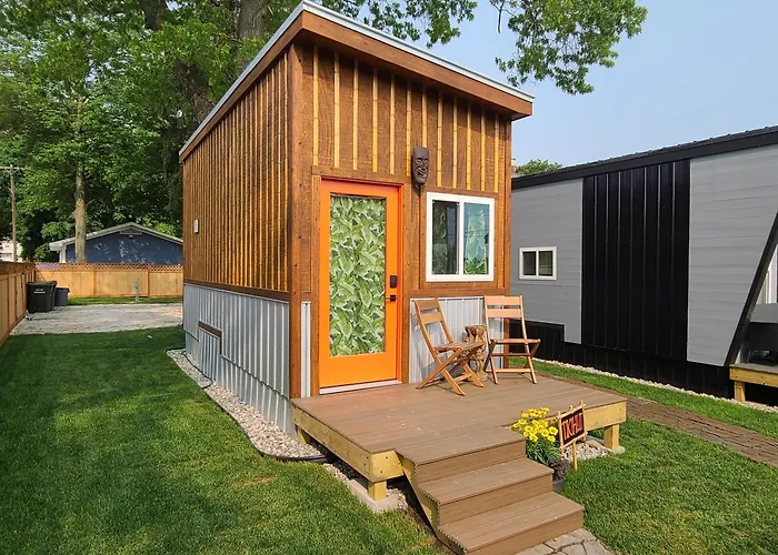 Tiny Digs Lakeshore - Tiny House Lodging