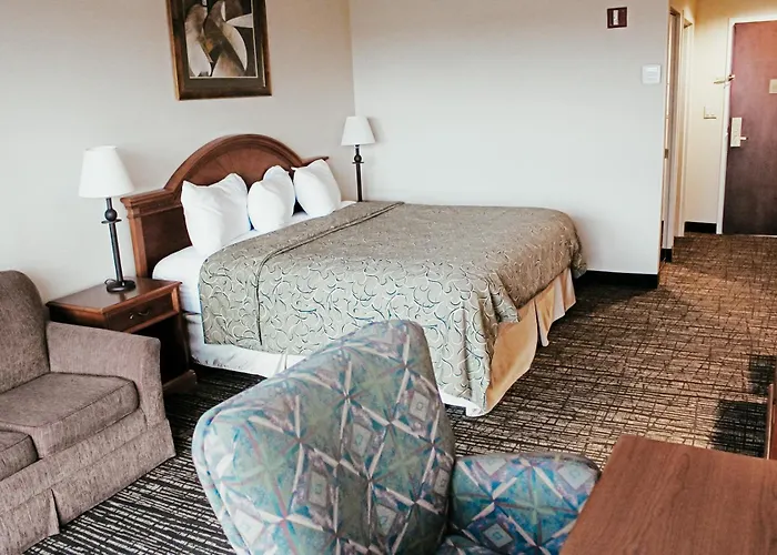 Hotel Topeka At City Center