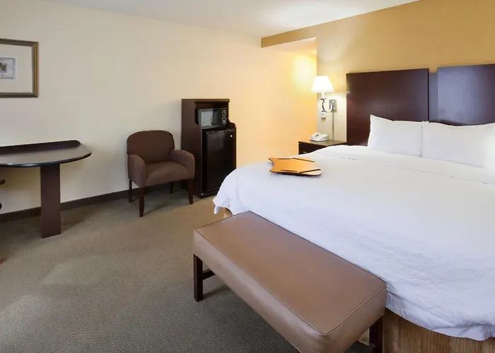 Lino Lakes Hotels