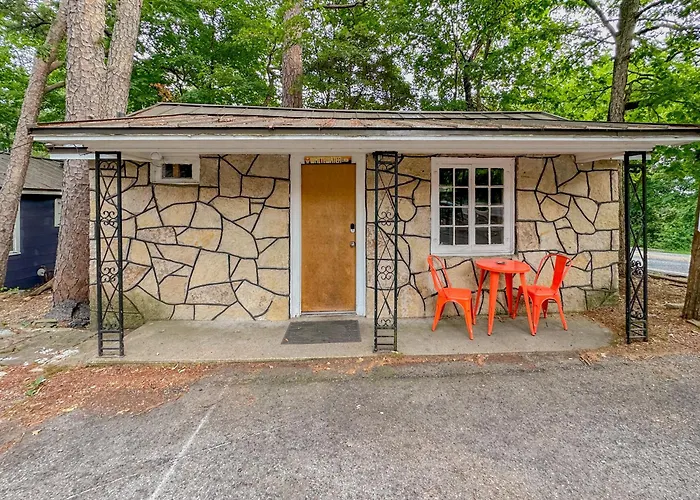 The Wanderoo Lodge Eureka Springs