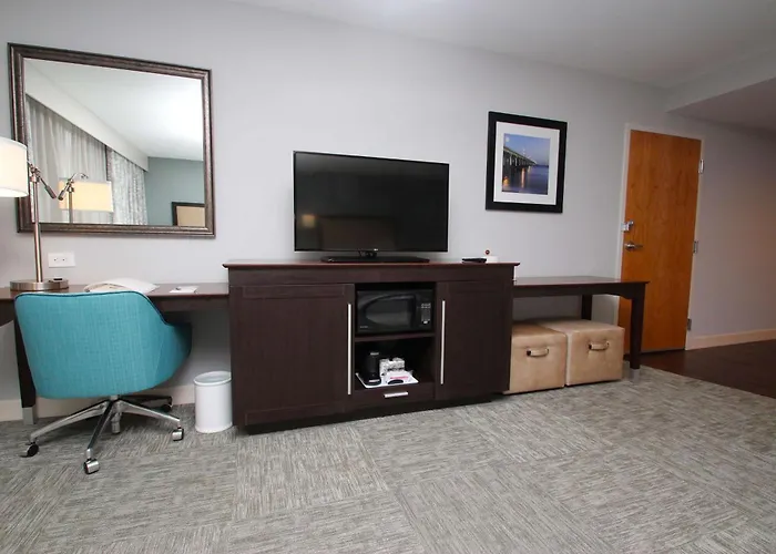 Hampton Inn- Suffolk