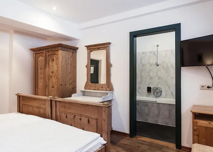 Hotel Dolomitenhof & Chalet Alte Post Sexten