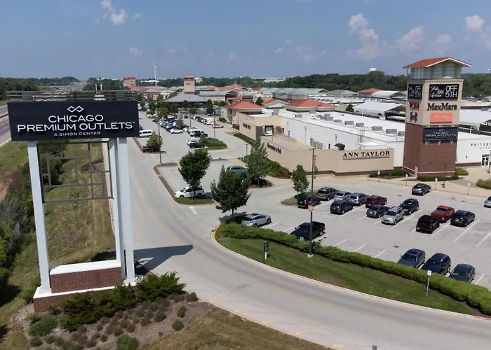 North Aurora Hotels