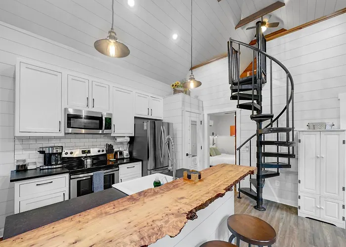 Cozy Island Cottage Charleston