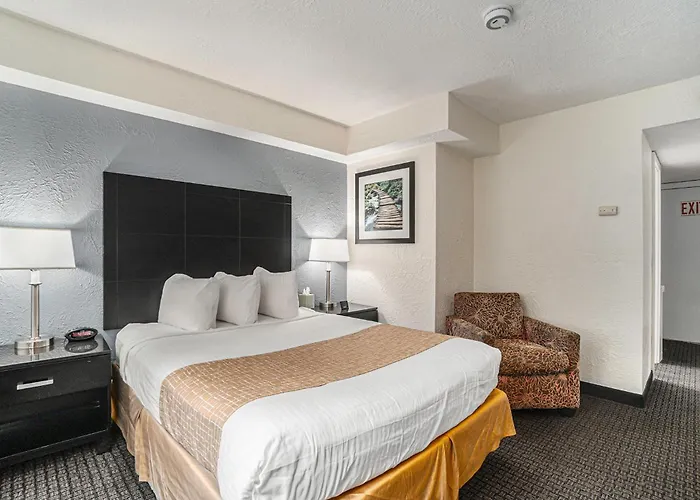 Travelodge By Wyndham Traverse City Mi