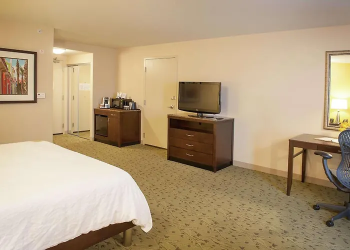 Pensacola Hotels for Romantic Getaway