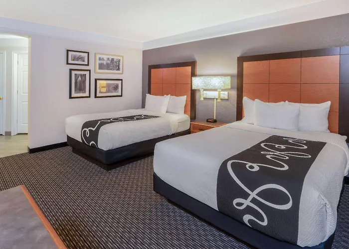 La Quinta By Wyndham Pueblo Hotel