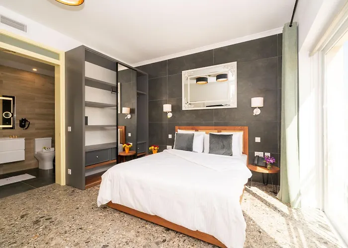 Hotels in Victoria