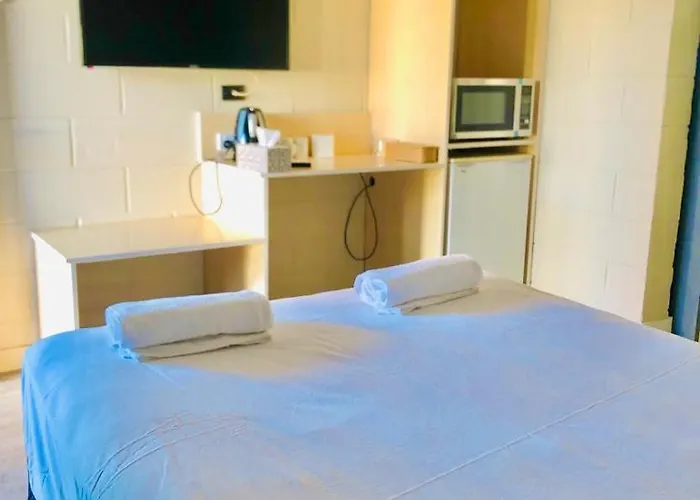 Oxford Hotel Motel