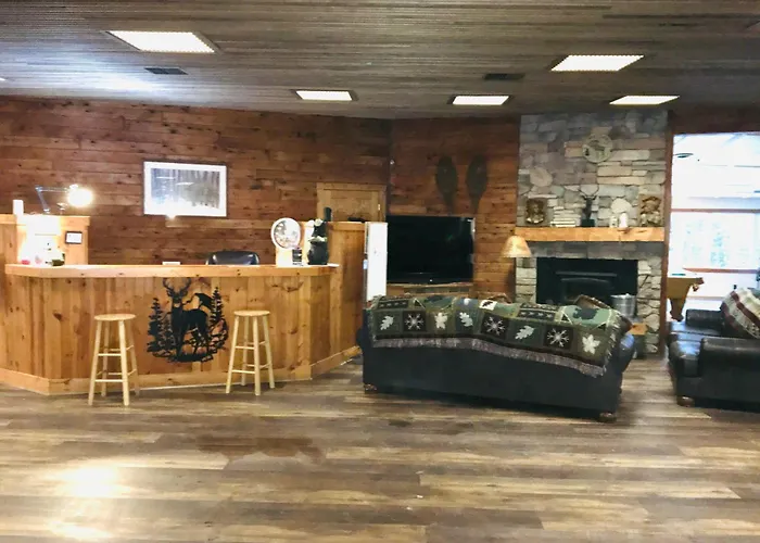 Hiawatha Lodge Inn Eagle River
