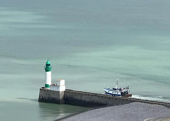 Caprices Ensoleilles Chambre 1 A 2 Pers Possibilite 2Eme Chambre Avec Lit King Size En Supplement Avec Capacite 4 Pers Vue Panoramique, Petite Vue Mer, 300 Metres Plage Mers Les Bains Le Treport Petit Dejeuner Servi En Chambre En Option