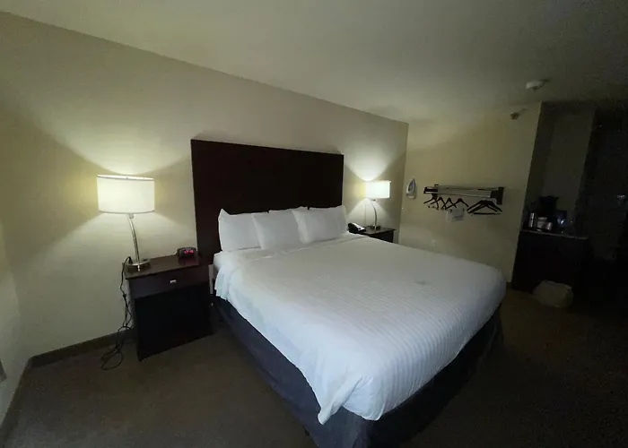 Crookston Hotels