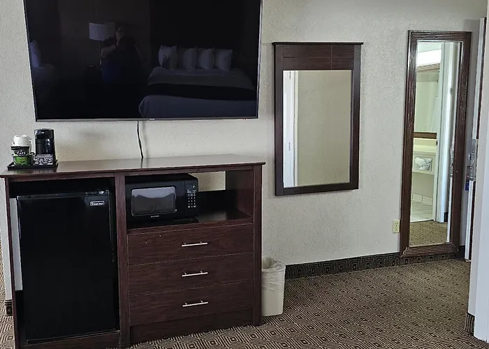 Baymont By Wyndham Midland Airport Hotel