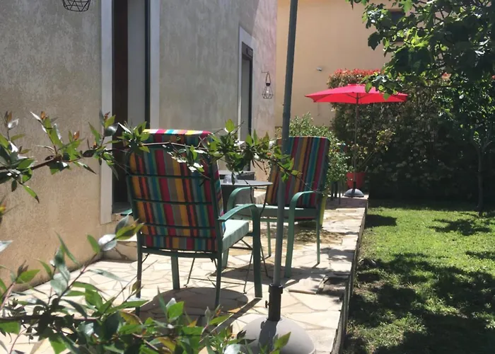 Les Villas Du Triangle - Chambres D'Hotes Nimes