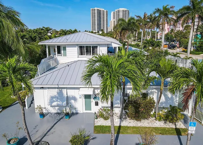Palm Beach Shores Hotels