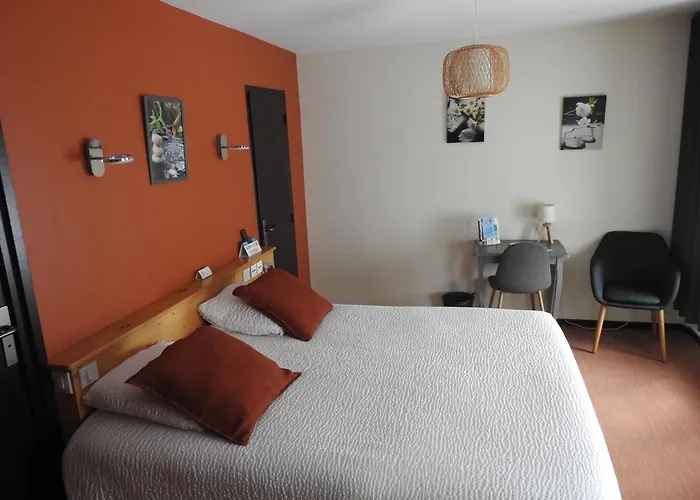 Saint-Julien-Chapteuil Hotels