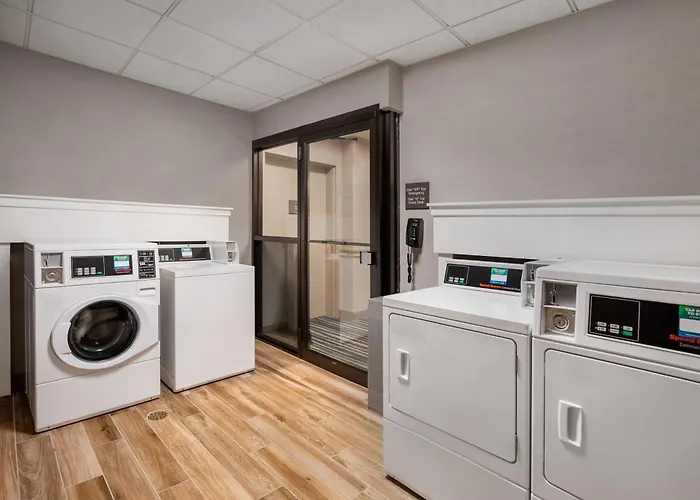 Farmingville Hotels