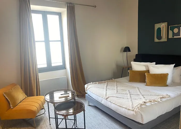 Saint-Paul-Trois-Chateaux Hotels