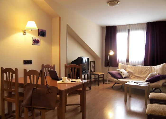 Hotel y Apartamentos Arias