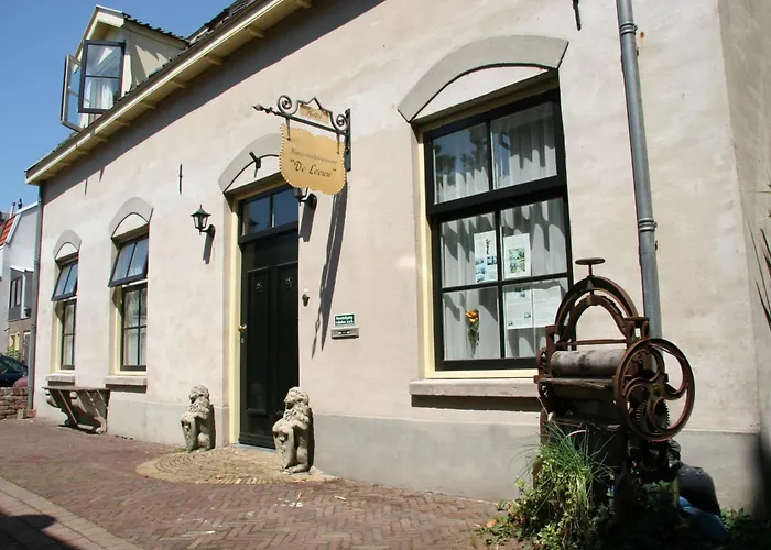 Hotel Hanzestadslogement De Leeuw in het centrum, Snoepwinkel, Hanzemuseum, Koffieschenkerij met Binnenplaats, Kamers met keukentje en Ontbijtservice Deventer