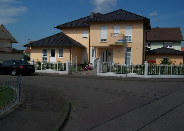 Gaestehaus Tante Tienchen 7 Minuten Zu Fuss Zum Europa Park , Plus Kostenloses Parkplatzticket Rulantica ,Alle Unsere Suiten Haben Einen Balkon