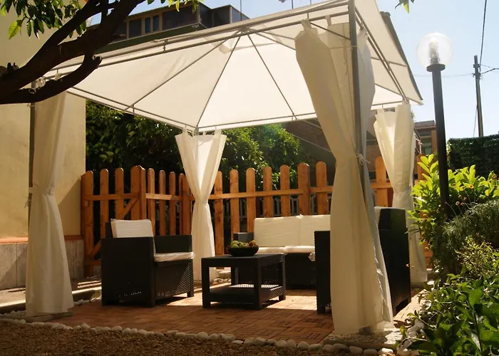 Vegan Inn Airport - Adults Only - Late Check In