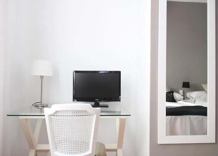 7 Moons B&B Valence
