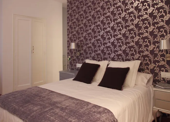 7 Moons B&B Valence
