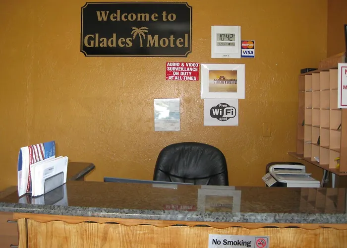 Glades Motel - North Naples
