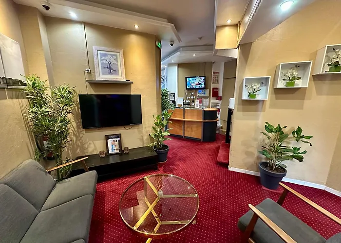 Hotel Victor Hugo Clamart