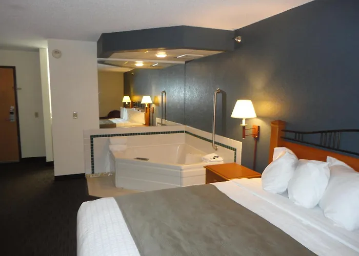 Baymont By Wyndham Owatonna Hotel
