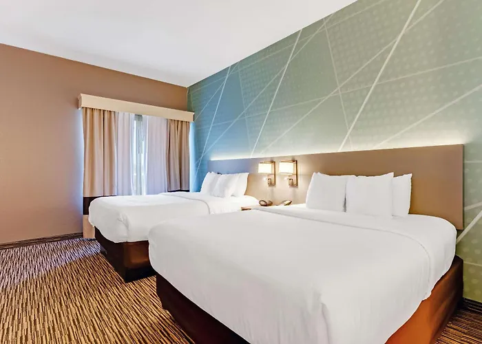 Comfort Suites Murfreesboro Shopping District