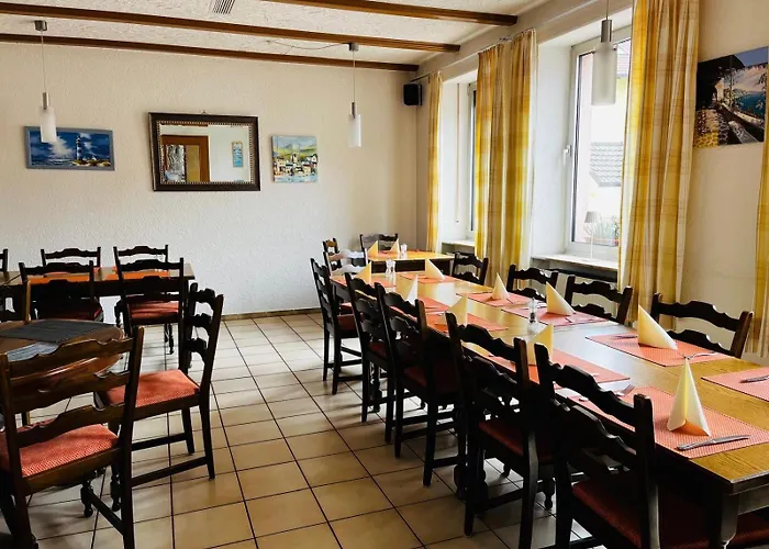 Hotels in Neuburg am Rhein