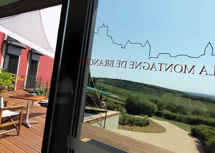 Martailly-les-Brancion Hotels