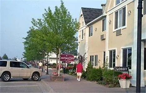 Court Plaza Inn & Suites Of Mackinaw
