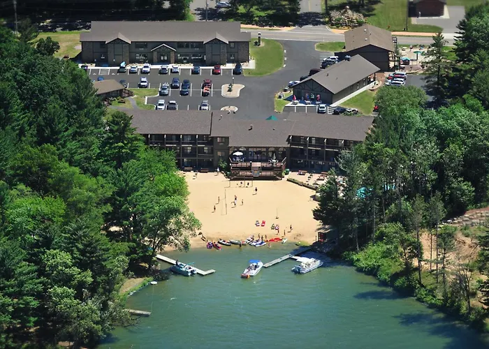 Sunset Bay Resort & Suites Lake Delton