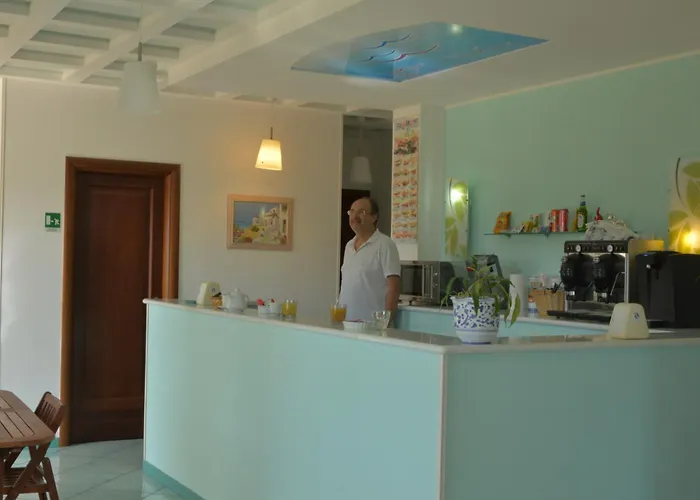 Larus Hotel