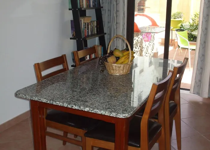 Dinas Guesthouse Lagos