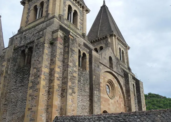 Hôtels à Conques