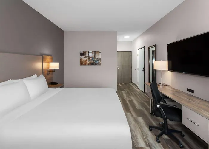 Links Bos Landen Hotel & Spa Of Pella, Trademark By Wyndham