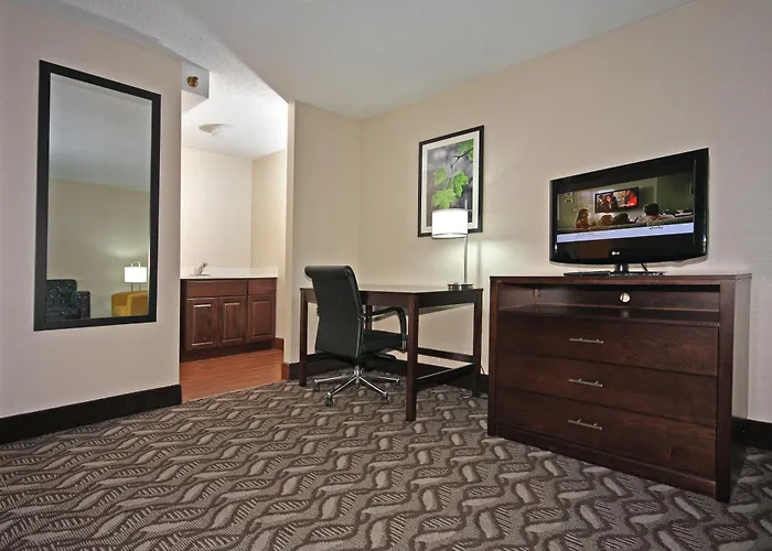 La Quinta By Wyndham Springfield