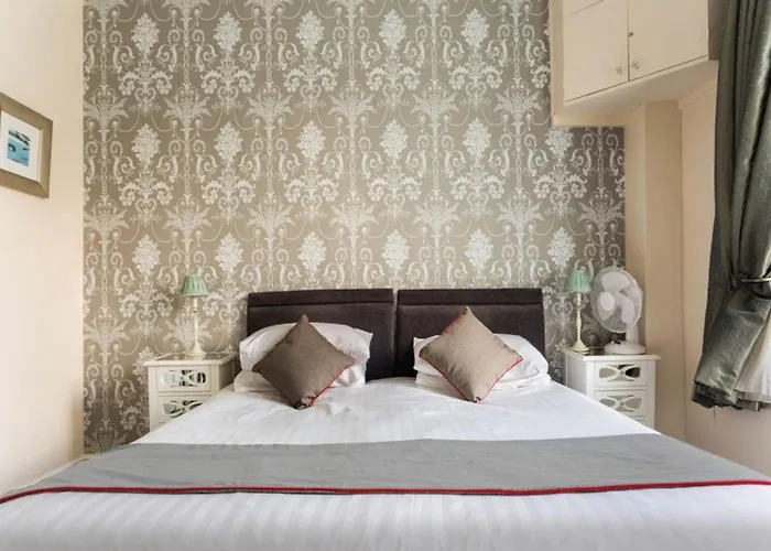 Falmouth Hotels