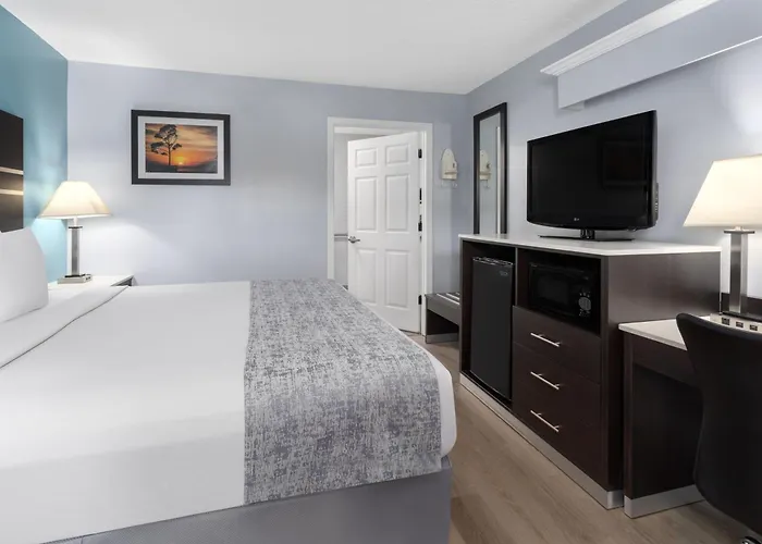 Baymont By Wyndham Brunswick Ga Hotel