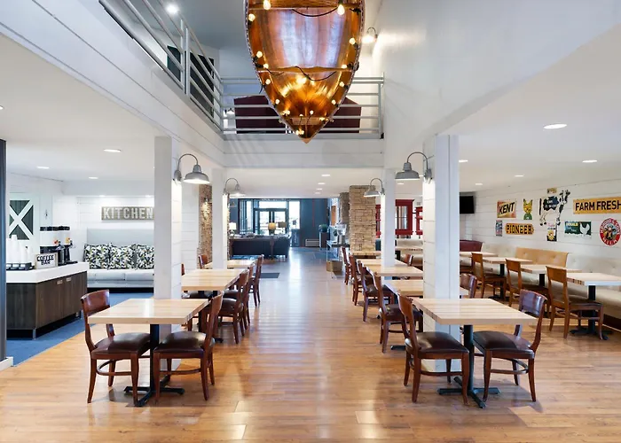 Redwood Falls Hotels